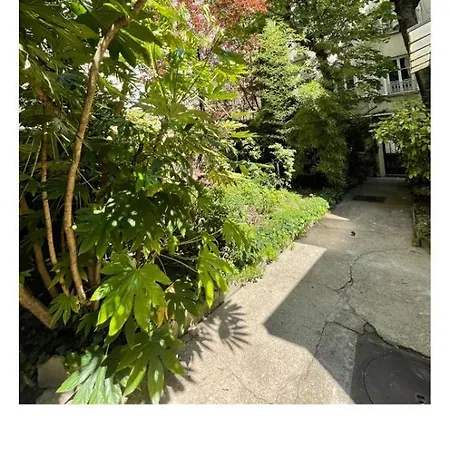Parisian Little House-studio Apartment Paris